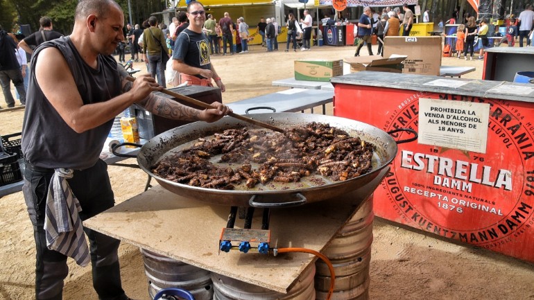 Rice cooking competition at La Copa