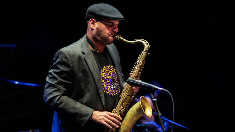 Enrique Oliver + Among 3