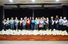 Entrega dels cors solidaris pel càncer de mama a Oncolliga