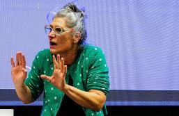 La iaia embolica la troca