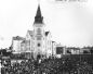 Gävle religion 2. Immanuel’s Baptist Church, with members gathered outside to celebrate 50th anniversary. 1908. Author: unknown (Arkiv Gävleborg).