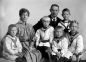 Gävle family 4. Cinema Manager Erik Hammar with his family. 1914. Author: Berna Roth.