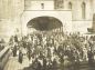 Girona religion 2. People after a mass celebrated in the Cathedral of Girona. 1910 ca. Author: unknown. 