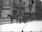 Girona transports 1. Carriage in Pont de Pedra. 1900-1910. Author: Lleó Audouard (attributed).
