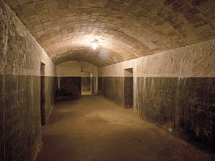 Interior of the air-raid shelter (Jordi S. Carrera)